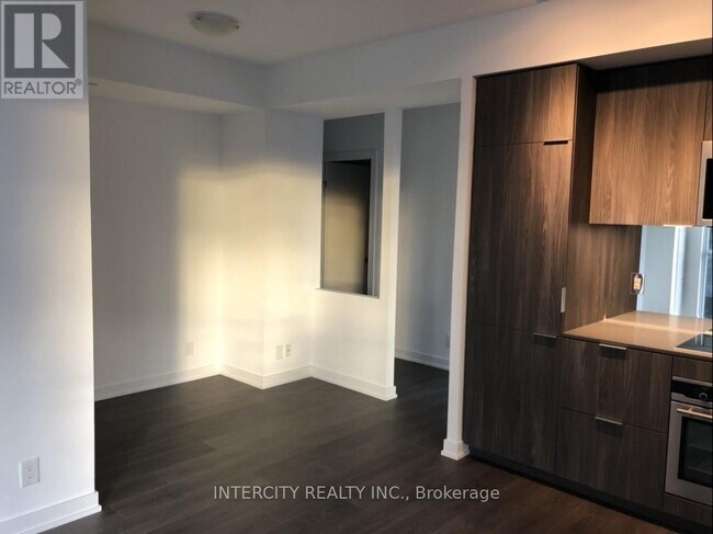 Photo - 609 Avenue Rd Unit 509