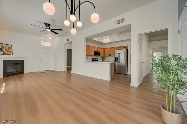 2305 W Horizon Ridge Pkwy Unit 814