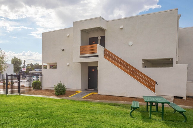 Tides at Desert Pointe