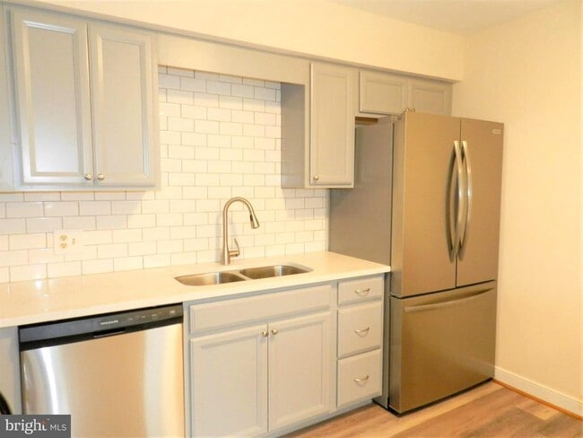 Photo - 300 Claiborne Ave Unit 4