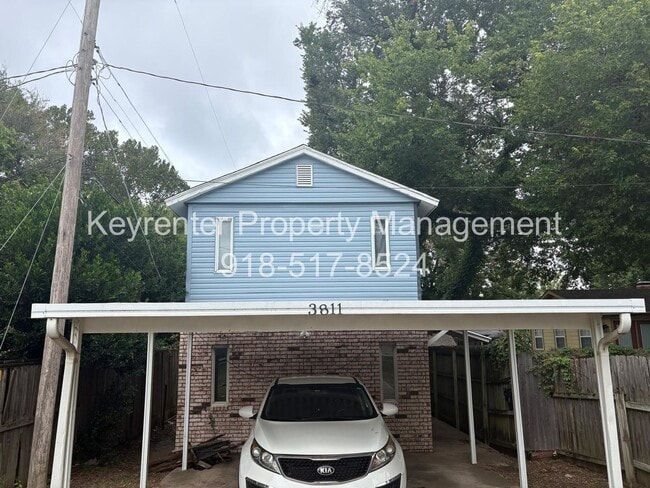 Building Photo - E 15th St Duplex Unit A