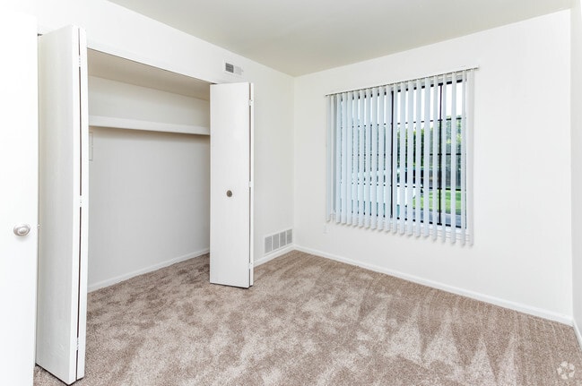 Photo - Ashton Pines