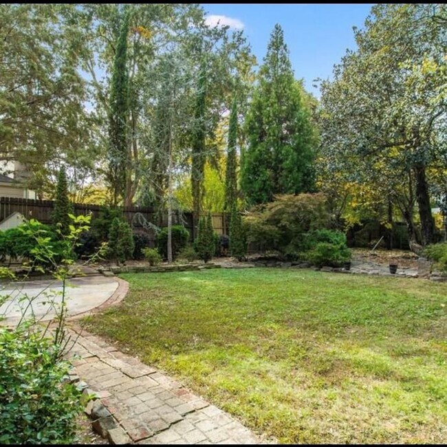 Photo - 3958 N Stratford Rd NE