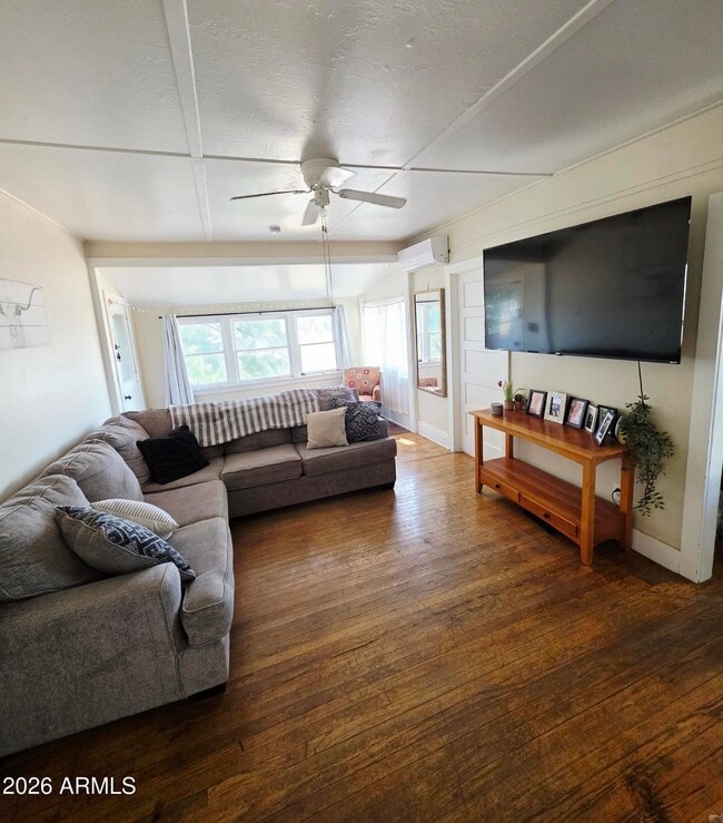 Photo - 180 W Santa Cruz St