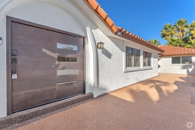 Building Photo - 2868 Vista Del Sol Ave Rental