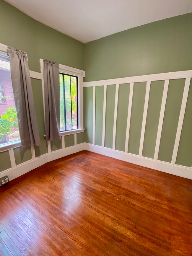 Photo - 2151 Russell St