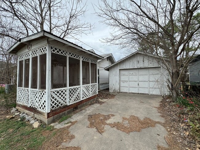 Photo - 2 Bedroom Rental with garage in NW Ardmore