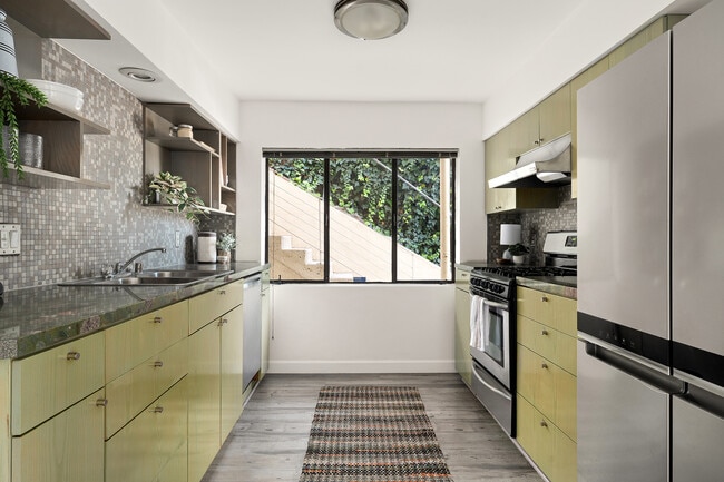 Photo - 1742 Redesdale Ave Unidad B