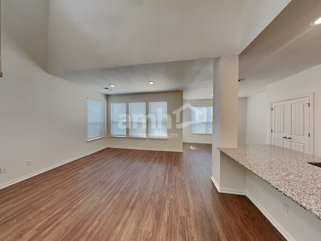 Photo - 2723 Spencebrook