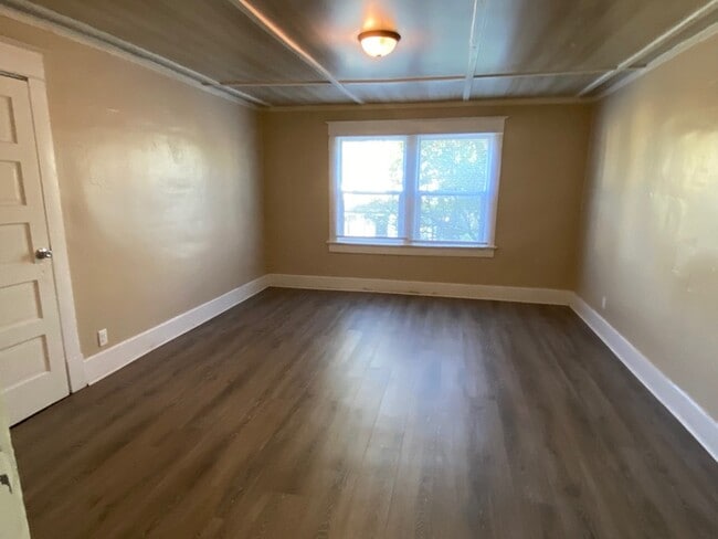 Photo - 2867 Indianapolis Ave