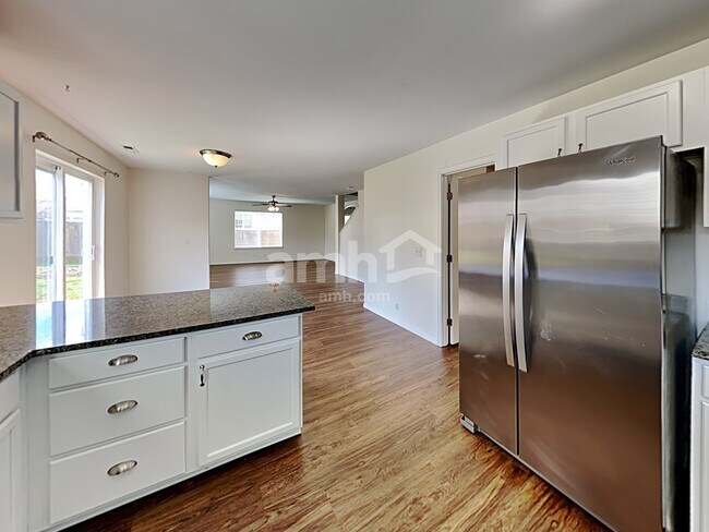 Photo - 306 Nelsen St NE