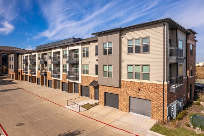Building Photo - Mason + Mill Rental