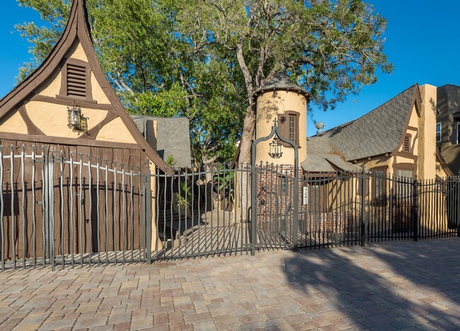 Photo - 1330 N Formosa Ave Unit 1/2