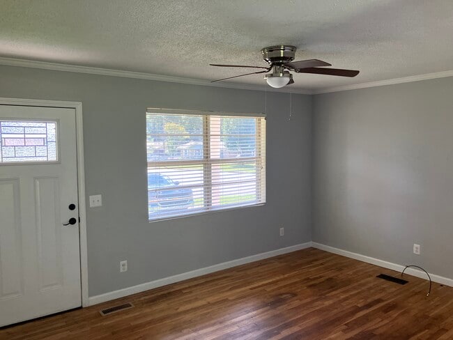 Photo - 2031 Dialsdale Dr SW