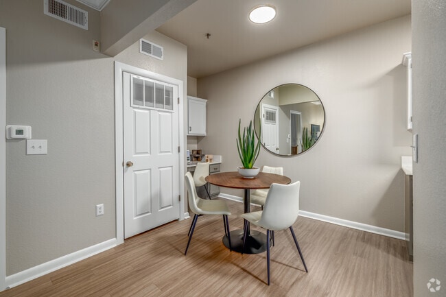 1BR, 1BA - 675SF - Dining Room