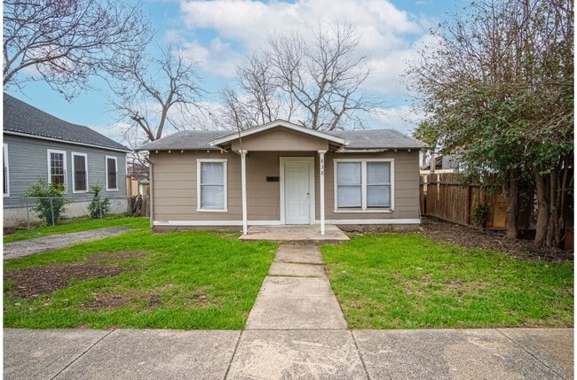 Building Photo - Don't Miss This Relaxing 3BR/1BA Home Near... Unit 1