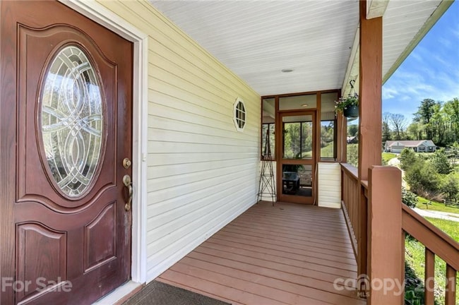 Photo - 21 Locust Meadow Ln