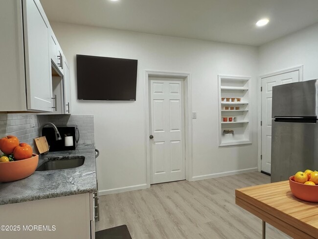 Photo - 678 Buttonwood Ave