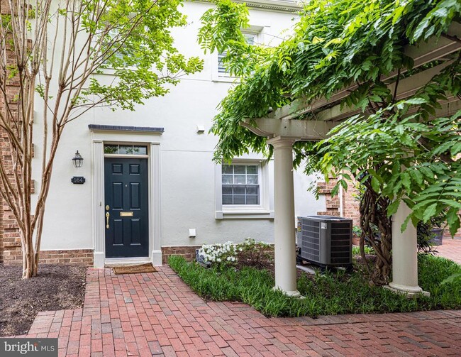 Photo - 984 N Royal St Townhome