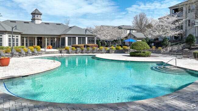 Pool - MAA Arringdon