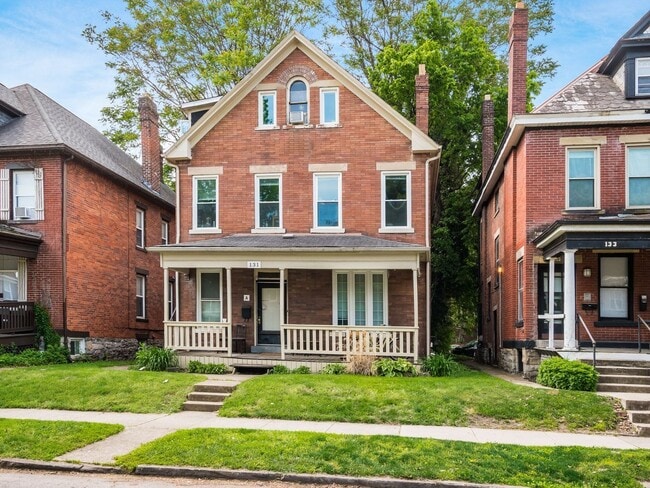 Building Photo - 131 W 8th Ave Unit B