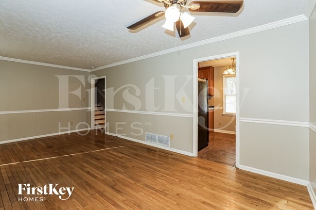 Photo - 335 Sharon Dr