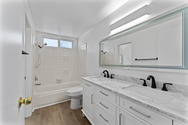 Photo - "Experience Luxurious Living: Spacious 4-B...