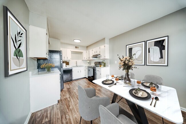 Building Photo - Roban Rental