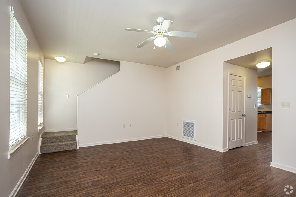3BR, 2.5BA Townhouse - 1,220SF - Living Room
