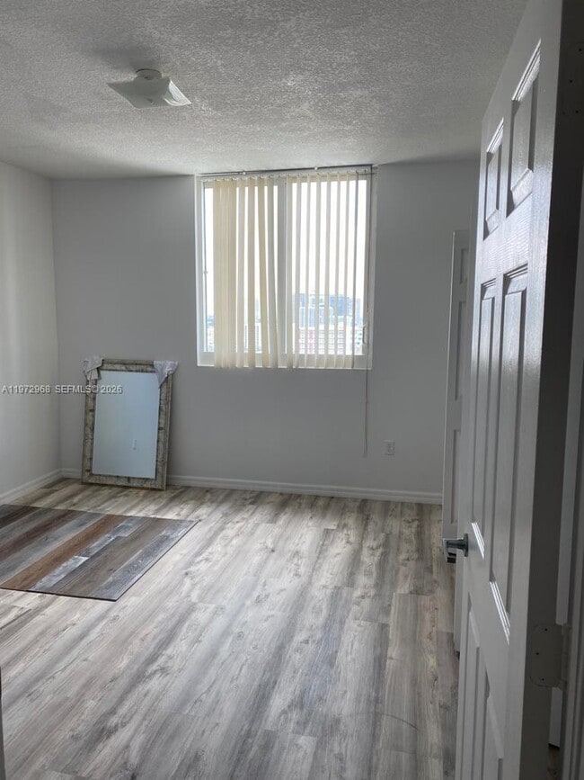 Photo - 275 NE 18th St Unit 2009