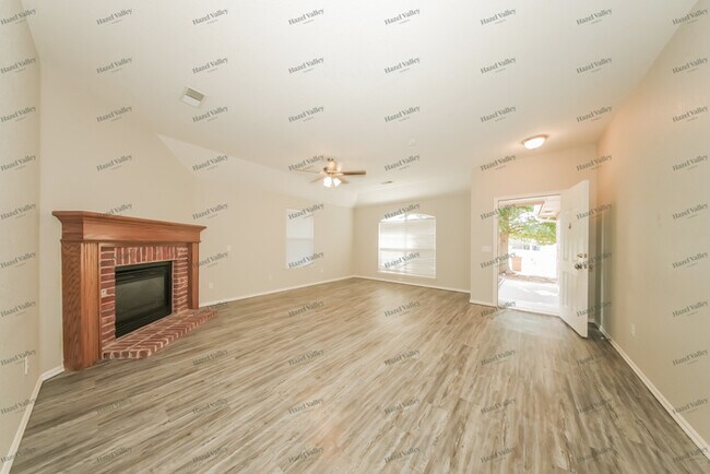 Photo - 3417 Shona Way