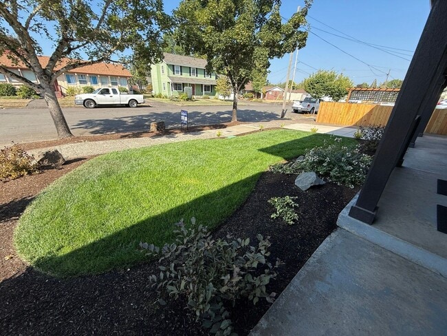 Photo - 1330-1334 SW 8th Ave Triplex/crema102-626 Unidad 1332