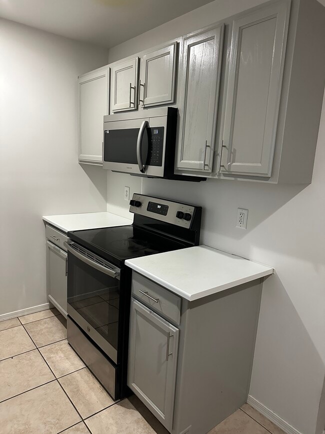 Building Photo - 1320 W Cochise Dr Rental