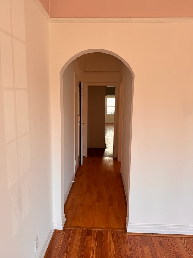 Photo - 2006 N Commonwealth Ave Unidad 2006