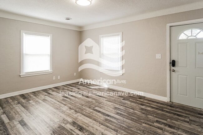 Photo - 20 Leander Dr