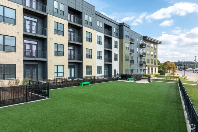 Building Photo - Blutowne