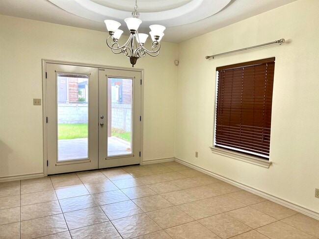 Photo - 3909 Aidin St