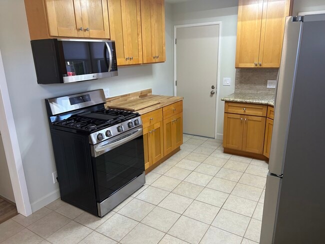 Building Photo - 2021 Ocean Park Blvd Unit Front Rental
