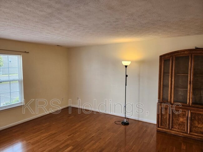 Photo - 327 Emerson Ln