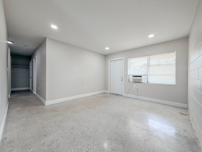 Photo - 703 N 25th St