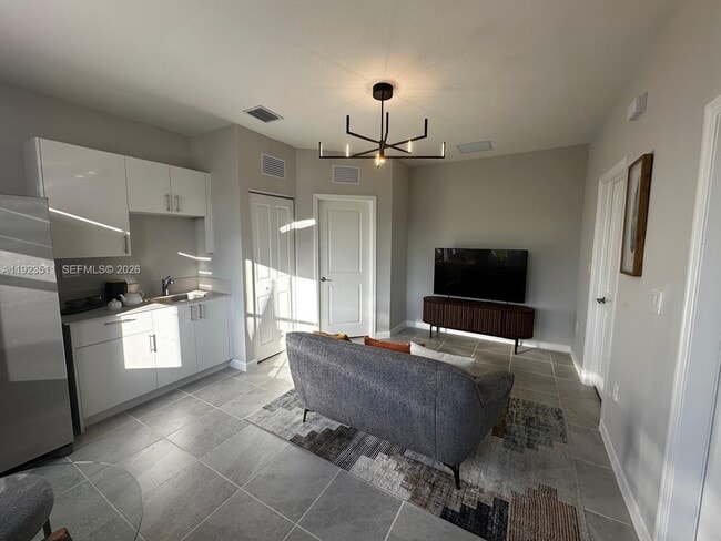 Building Photo - 2288 SE 30th St