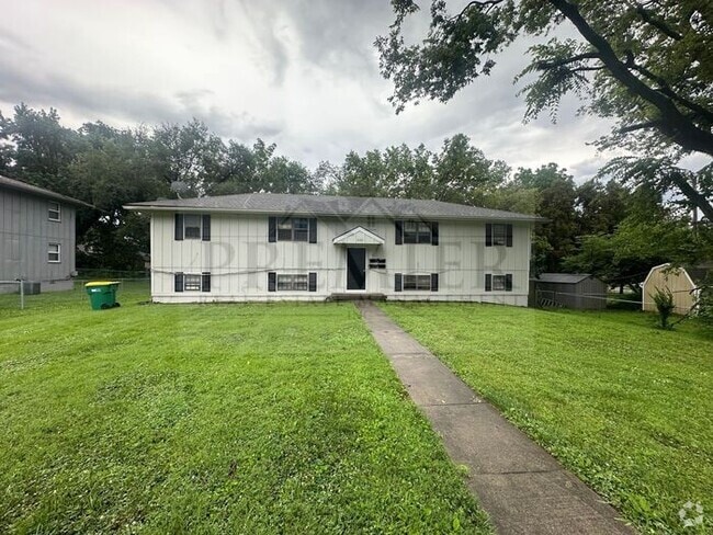 Building Photo - 240 W Kump Ave Rental