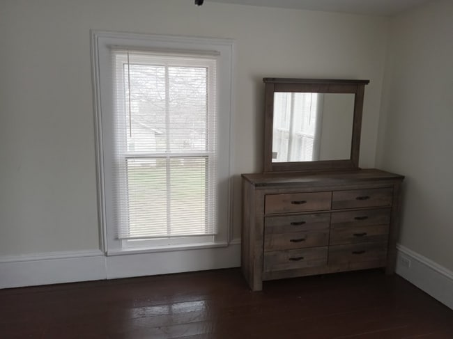 Photo - 526 Monroe St