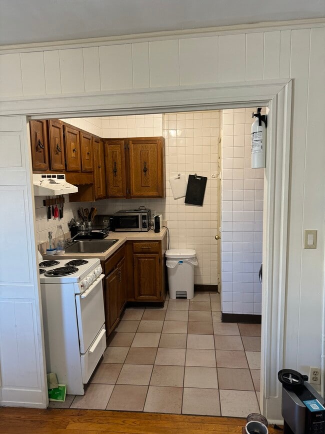 Photo - 910 Beacon St Unit 4