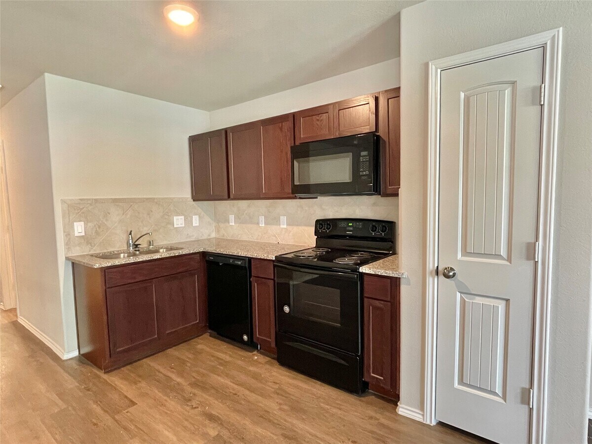 Photo - 126 E Ash St