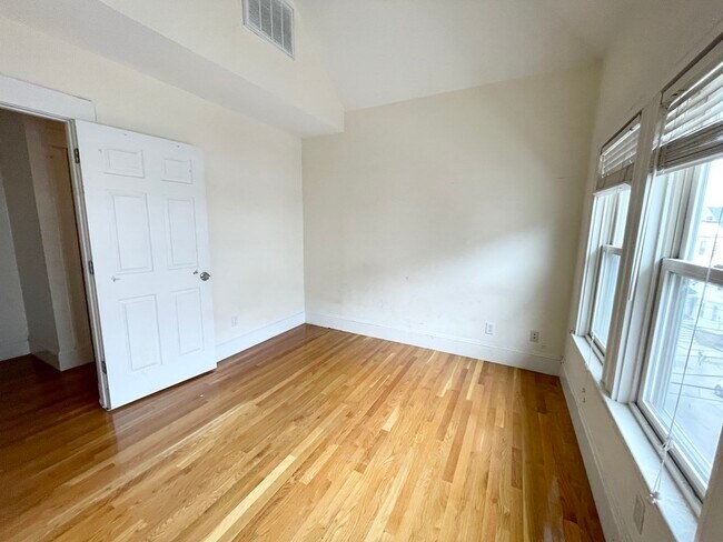 15 Sunset St Unit 1