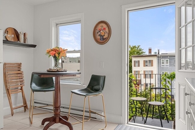 Building Photo - 377 Dorchester St Unit 3