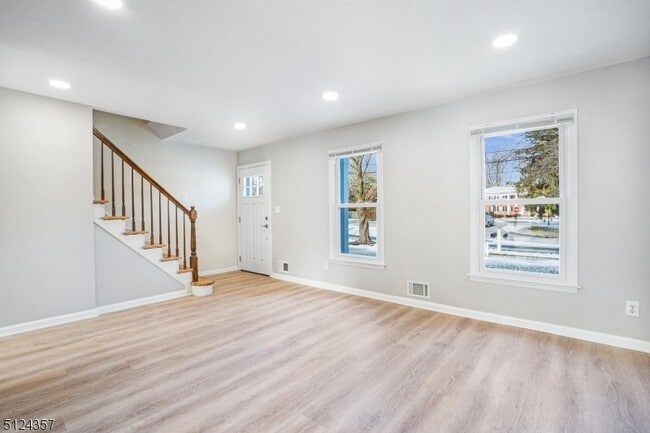 Photo - 1 Tempe Wick Rd