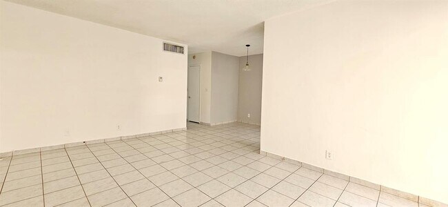 Photo - 1855 Plunkett St Unidad 202