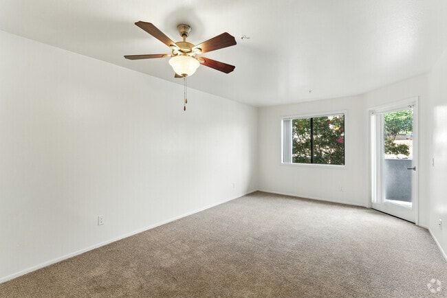 1BR, 1BA - 569SF - Living Room - Casa Grande Senior Apartment Homes